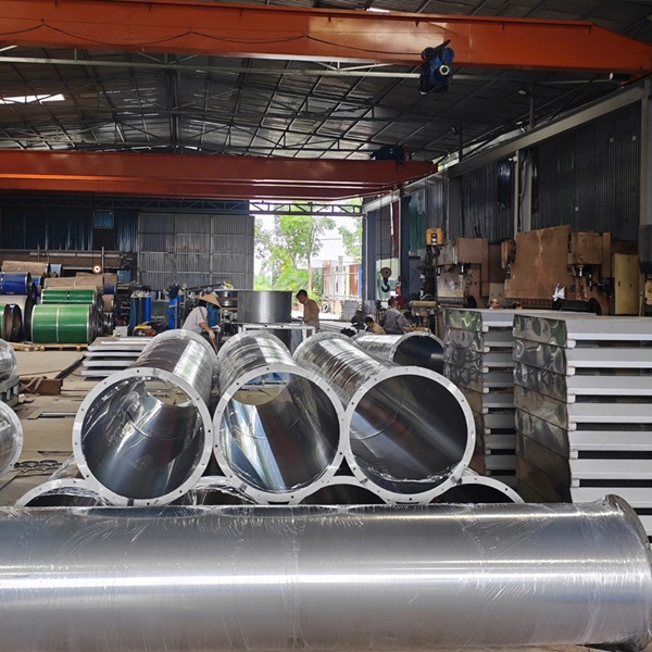 Xưởng gia công ống hộp inox tại Bắc Giang – Inox Hòa Phát gia công cắt, hàn, uốn theo yêu cầu.